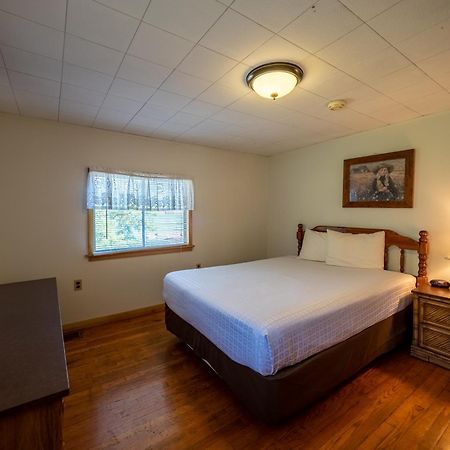 Lake 'N Pines Motel Cooperstown Buitenkant foto