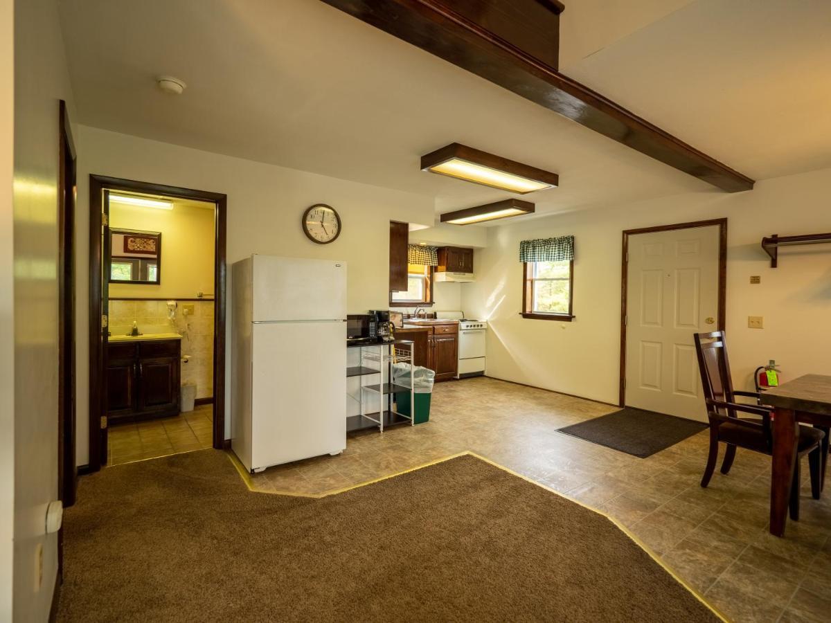 Lake 'N Pines Motel Cooperstown Buitenkant foto